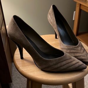 Woman’s high heel, brown suede Bandolino’s.